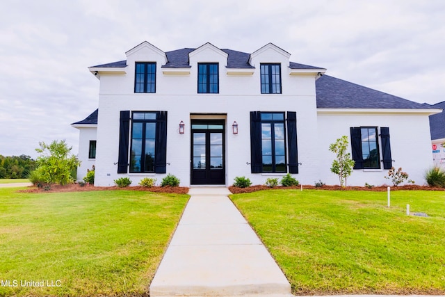 view of front of house featuring a front lawn