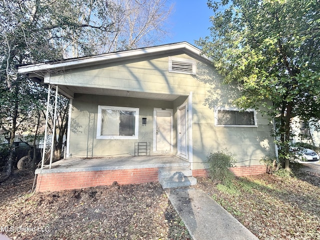 view of front of property featuring covered porch