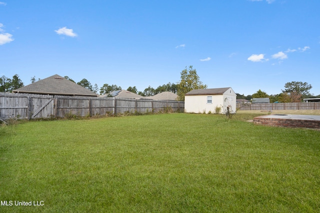 view of yard with a storage unit