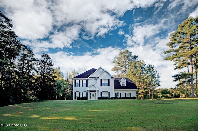 view of front facade featuring a front yard