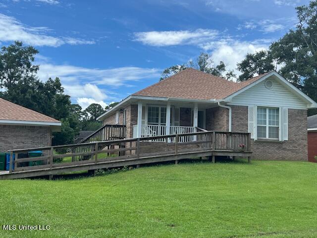 back of house with a lawn