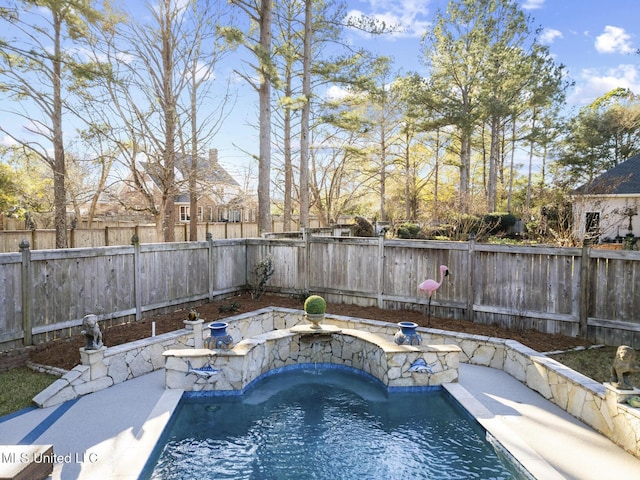 view of swimming pool