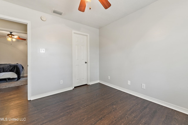 unfurnished room with dark hardwood / wood-style floors and ceiling fan