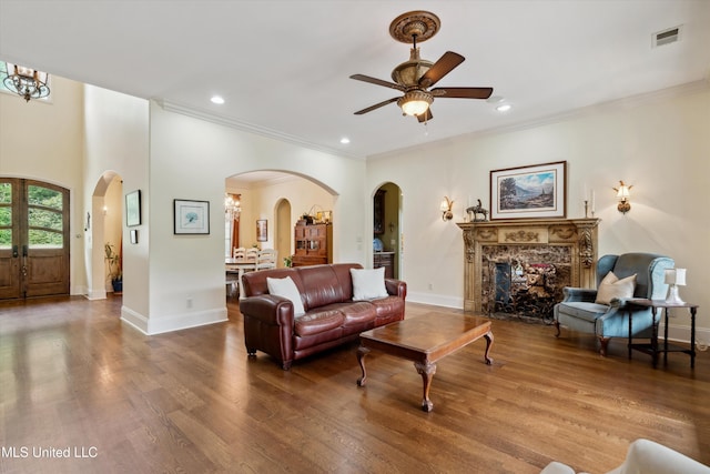 4666 Eiffel Ln, Nesbit, MS 38651 - living room featuring arched walkways, wood finished floors, ceiling fan, crown molding, and recessed lighting
