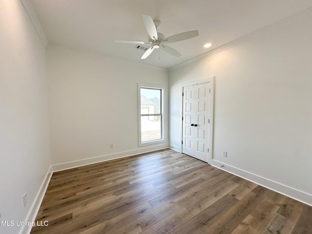 unfurnished room with baseboards, a ceiling fan, wood finished floors, crown molding, and recessed lighting