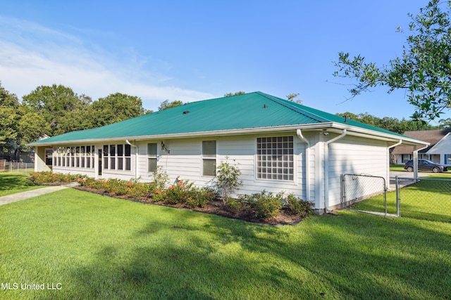 view of front of property with a front lawn