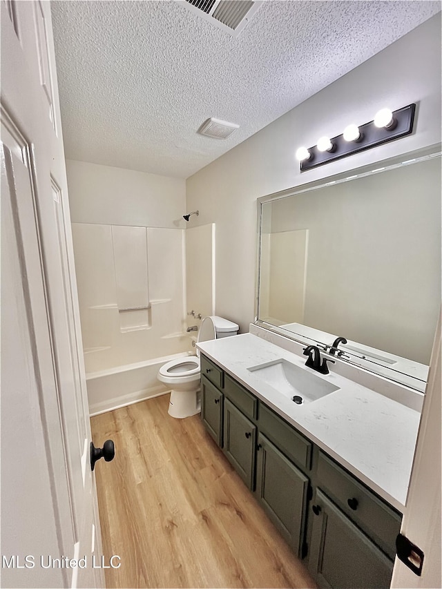 7164 Kimlee Cv, Southaven, MS 38671 - full bath featuring wood finished floors, vanity,  shower combination, a textured ceiling, and toilet