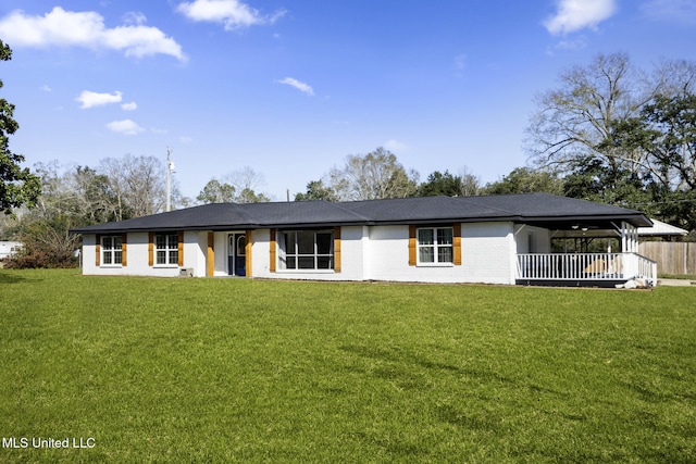 ranch-style home with a front yard