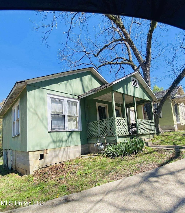 bungalow featuring a porch