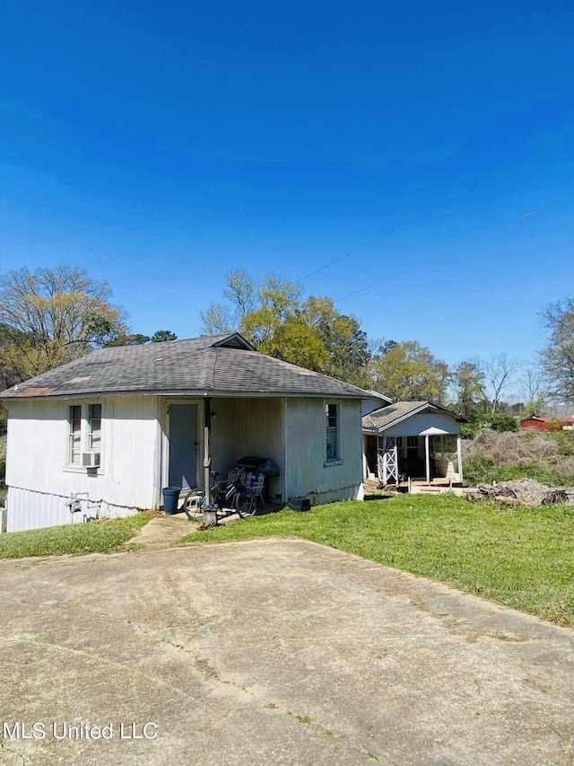 exterior space with a lawn