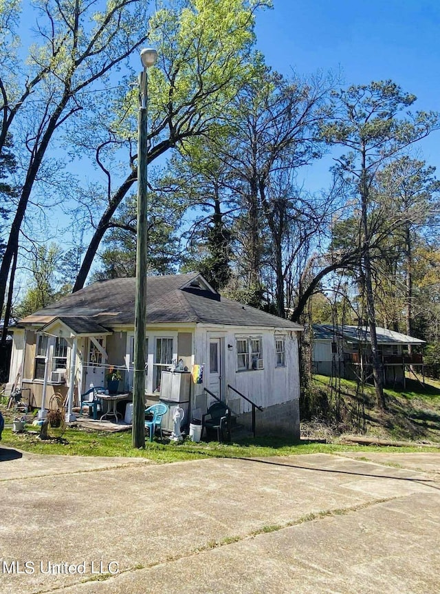 view of front of property