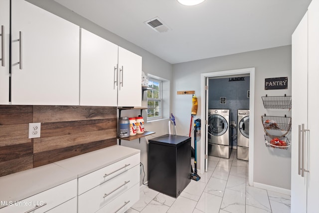 washroom featuring washing machine and clothes dryer