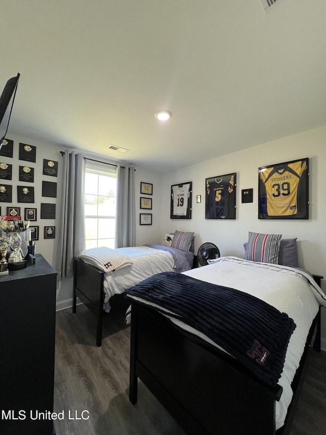 bedroom with baseboards, dark wood-style flooring, and visible vents