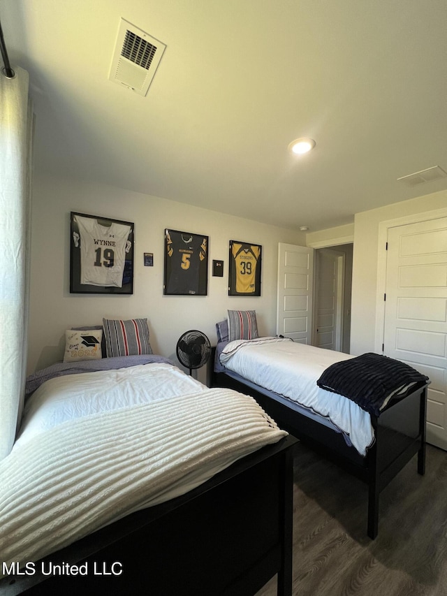 bedroom with visible vents, recessed lighting, and wood finished floors
