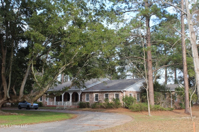 view of front of home with a front yard