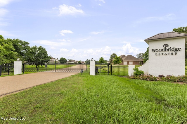 1053 Woodbridge Dr, Brandon, MS 39047 - view of yard featuring a gate