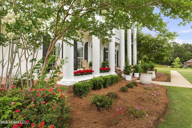 1053 Woodbridge Dr, Brandon, MS 39047 - view of side of home featuring a porch and stucco siding