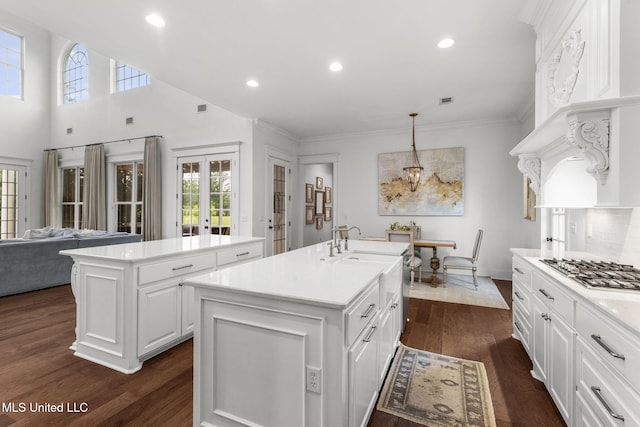 1053 Woodbridge Dr, Brandon, MS 39047 - kitchen with an island with sink, stainless steel gas cooktop, dark wood-style flooring, light countertops, and recessed lighting