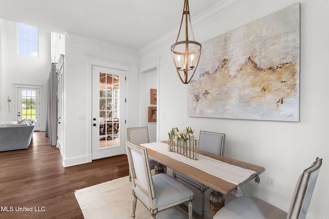 1053 Woodbridge Dr, Brandon, MS 39047 - dining space featuring wood finished floors, baseboards, ornamental molding, and a chandelier