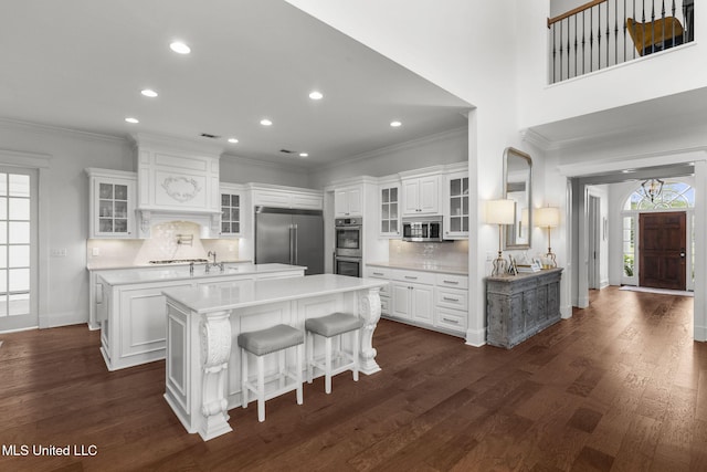 1053 Woodbridge Dr, Brandon, MS 39047 - kitchen with appliances with stainless steel finishes, a center island, tasteful backsplash, light countertops, and recessed lighting