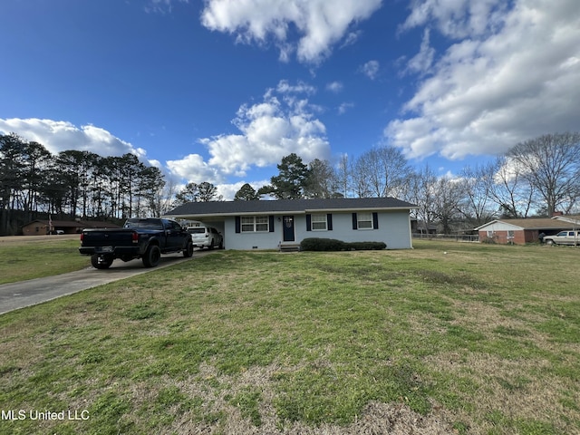 single story home featuring a front yard and driveway