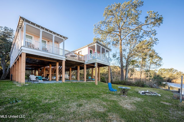 back of house featuring a yard