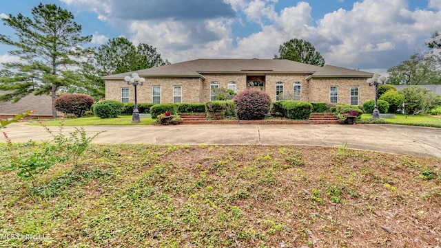 121 Poplar Ridge Dr, Brandon, MS 39047 - view of front of house featuring concrete driveway and brick siding