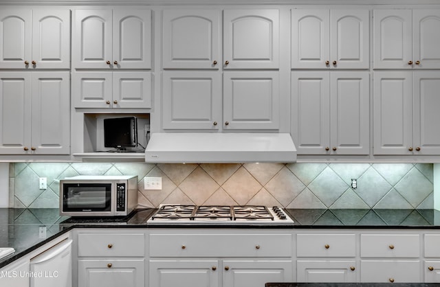 121 Poplar Ridge Dr, Brandon, MS 39047 - kitchen with under cabinet range hood, stainless steel microwave, and white cabinets