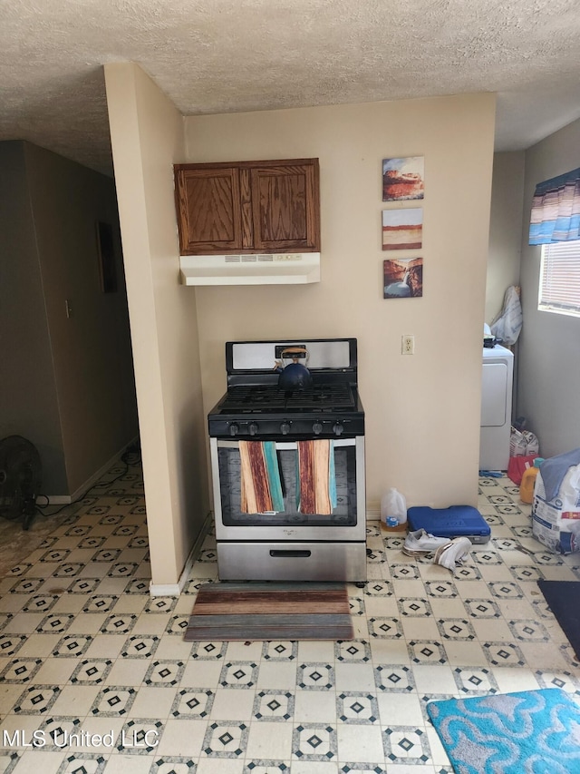 44 E E St, Cruger, MS 38924 - kitchen with washer / dryer, a textured ceiling, and stainless steel gas range