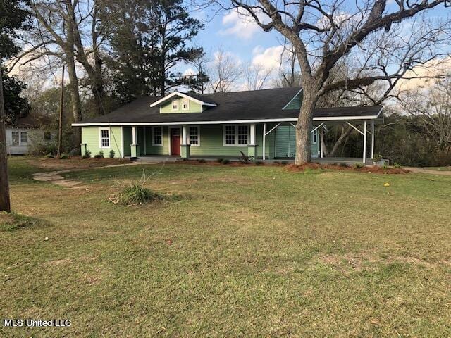 ranch-style home with a front yard