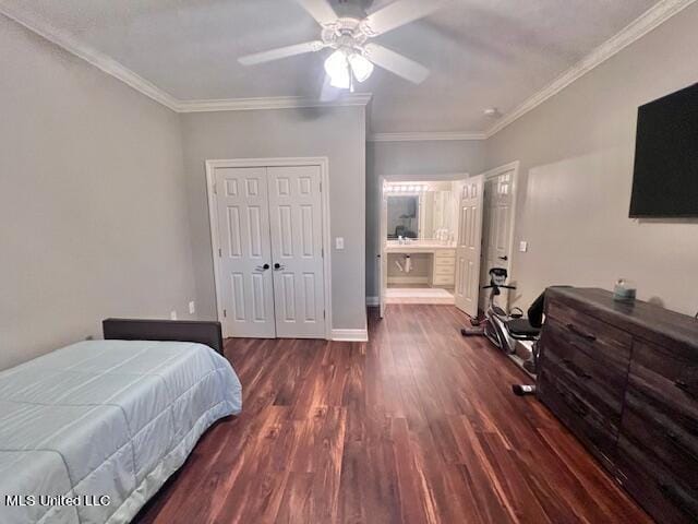 bedroom with ornamental molding, dark wood-type flooring, ceiling fan, and a closet