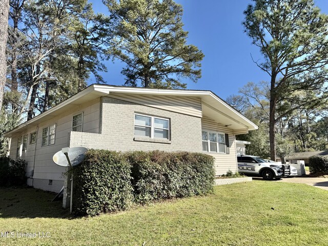 5064 Old Canton Rd, Jackson, MS 39211 - view of side of home featuring crawl space, brick siding, and a yard