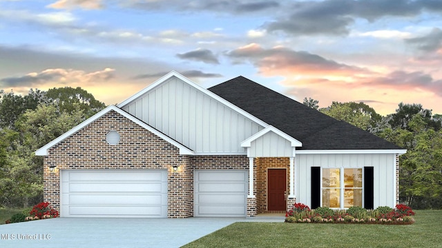 view of front of house with a lawn and a garage