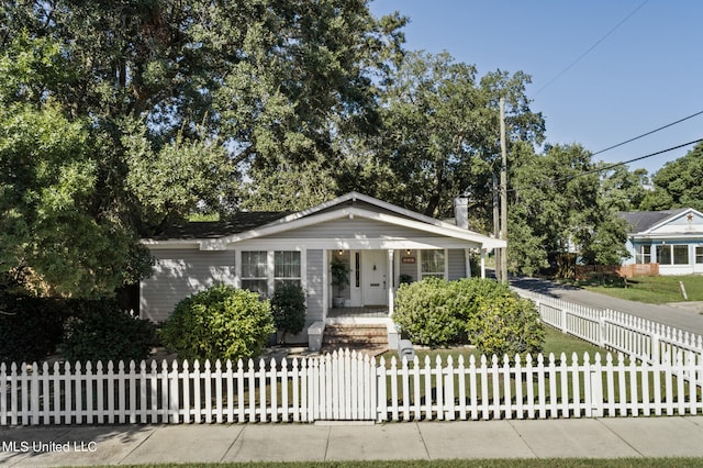 813 42nd Ave, Gulfport, MS 39501 - view of front of property with a fenced front yard and a porch