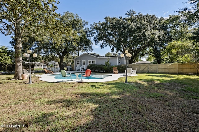 view of yard featuring a fenced in pool and a patio