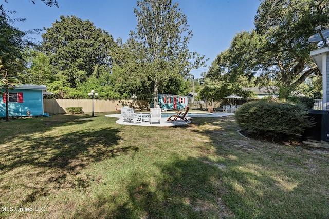 view of yard with a patio area