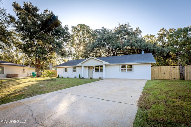 single story home featuring a front yard