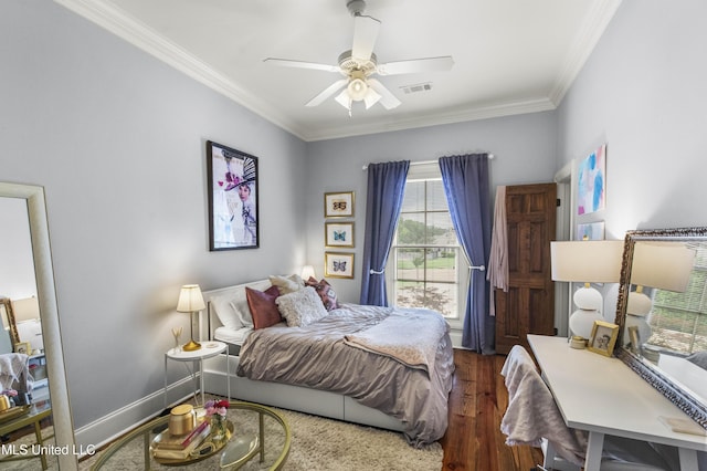 bedroom featuring visible vents, ornamental molding, a ceiling fan, and hardwood / wood-style floors