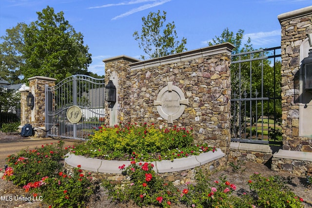 community sign featuring fence and a gate