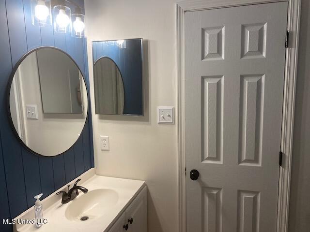 bathroom featuring vanity