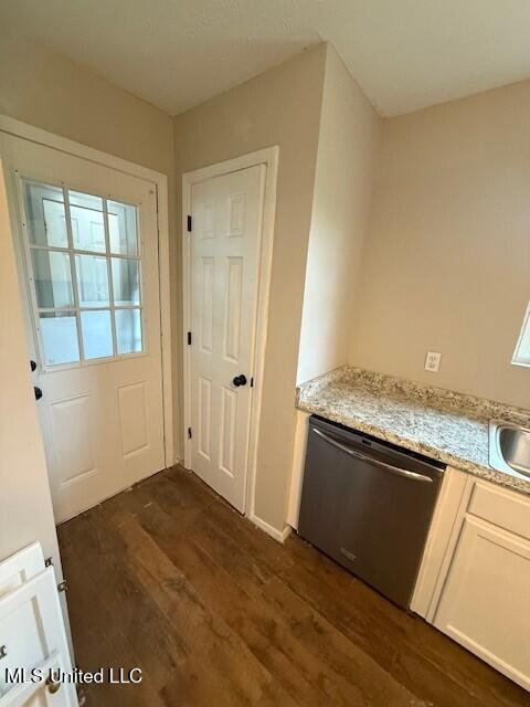 doorway to outside with dark wood-type flooring