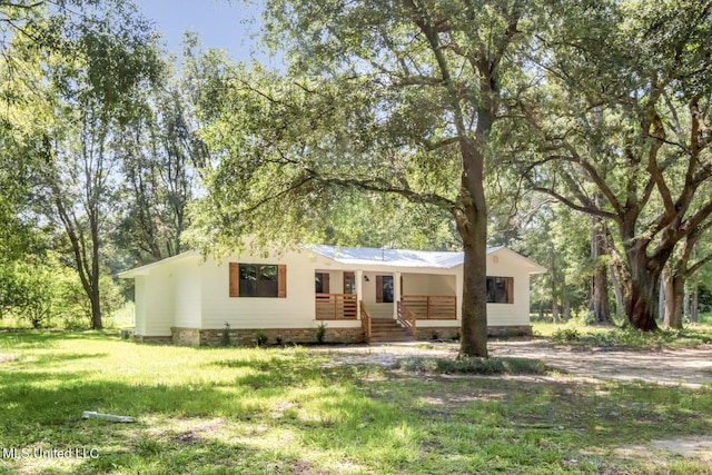 ranch-style home with a front lawn