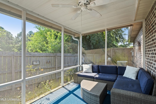 sunroom with ceiling fan