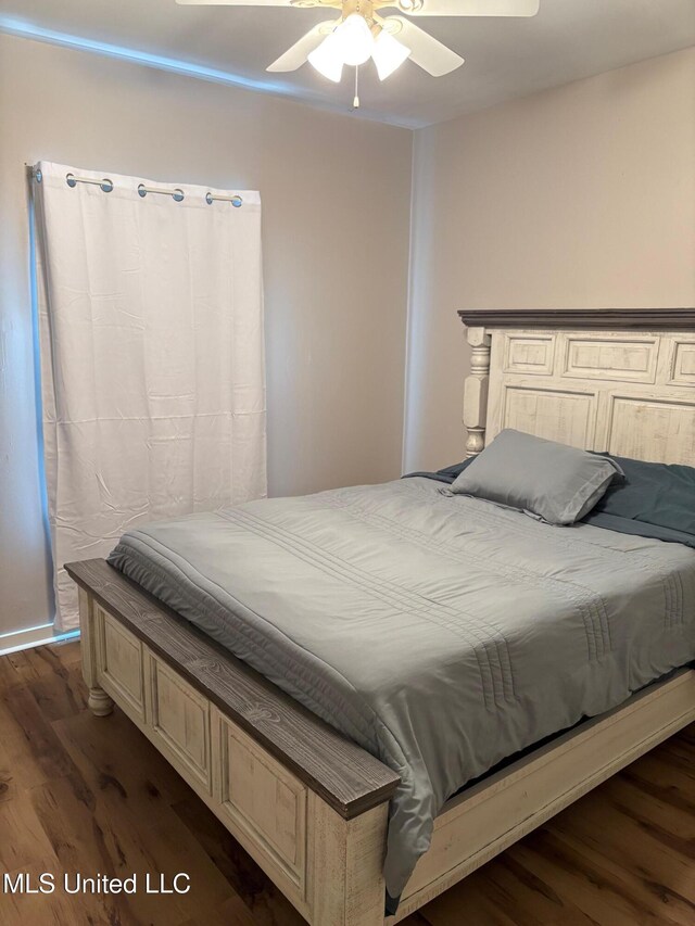 5 New St, Natchez, MS 39120 - bedroom featuring ceiling fan and dark wood-type flooring