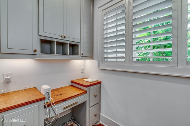 102 Silverleaf Dr, Madison, MS 39110 - office space with baseboards