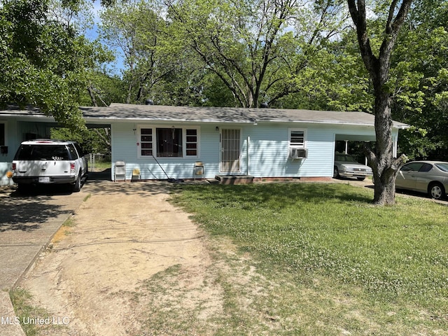 view of front facade featuring a front lawn, driveway, and an attached carport