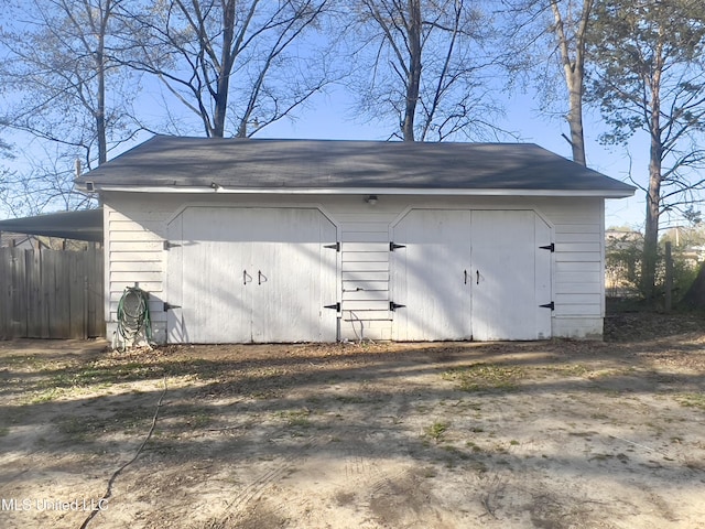 116 E Tate St, Senatobia, MS 38668 - view of outdoor structure with an outbuilding and fence