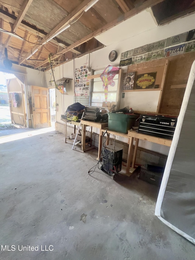 116 E Tate St, Senatobia, MS 38668 - interior space with a workshop area