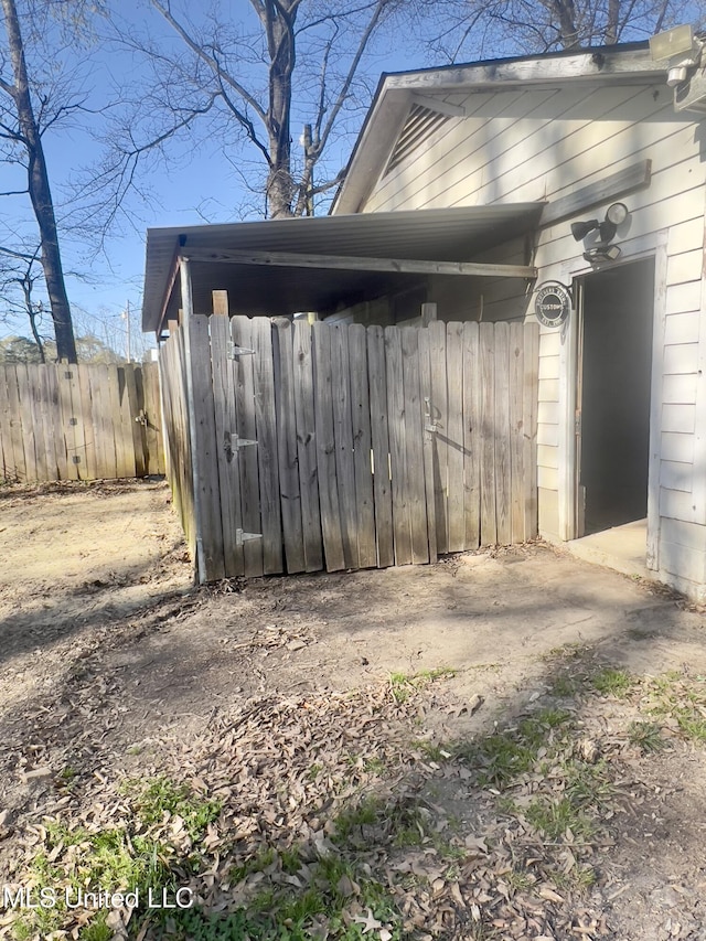116 E Tate St, Senatobia, MS 38668 - view of outbuilding with fence