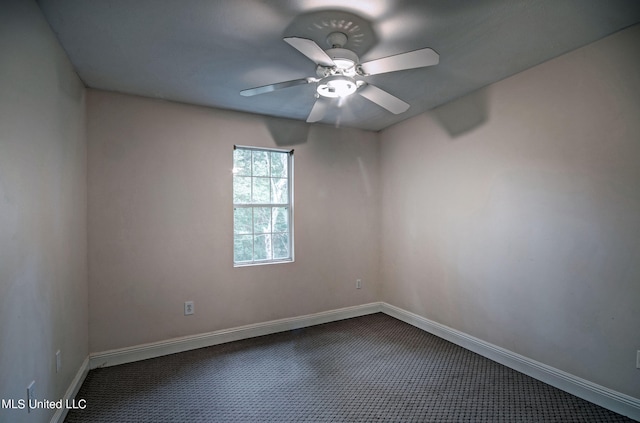 carpeted spare room featuring ceiling fan